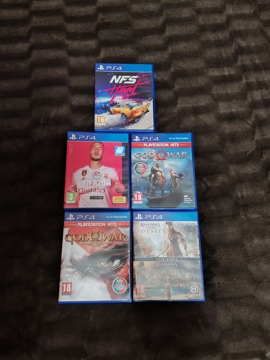 Playstation 4 Pro 1Tb + Disco 1Tb + 5 jogos + 2 comandos