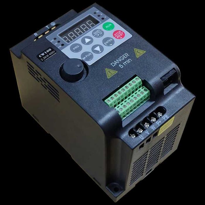 Преобразователь напряжения частотный VFD 220В на мощность 2.2 кВт