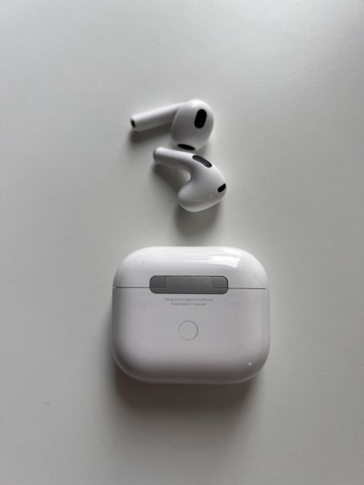 Продаю оригінальні навушники airpots 3