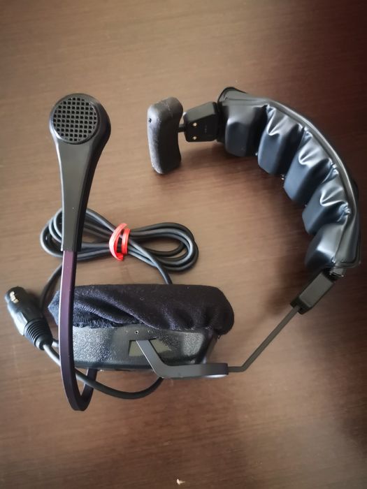 2  headset Telex 
Single-sided Medium weight Headset, A4F Connector