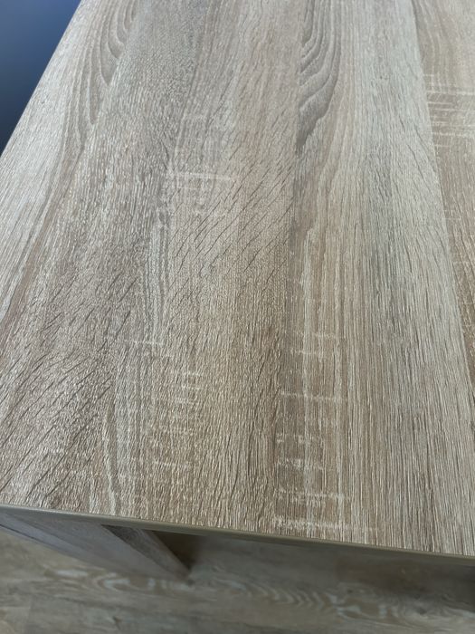 Mesa de jantar de madeira