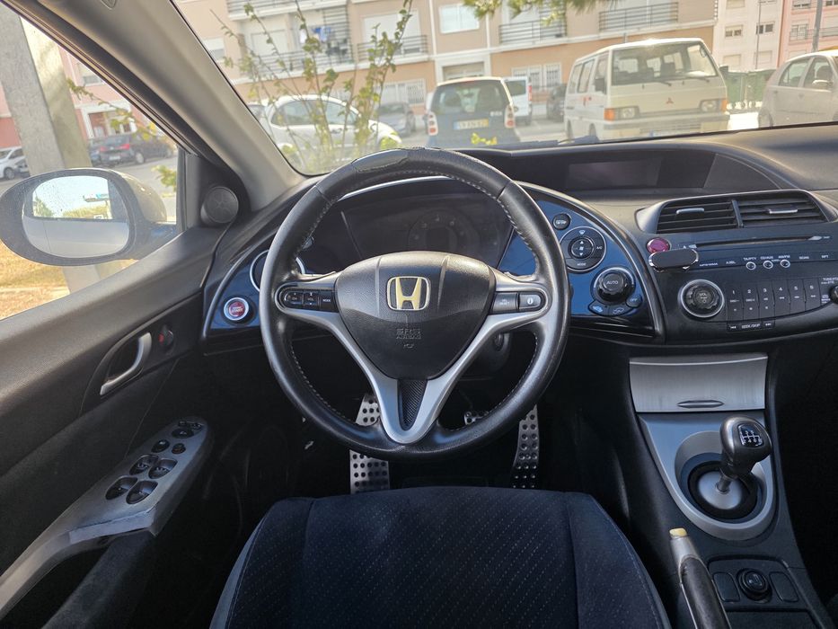 Honda Civic 1.4 i-DSI (2007) – Fiabilidade Japonesa Excepcional
