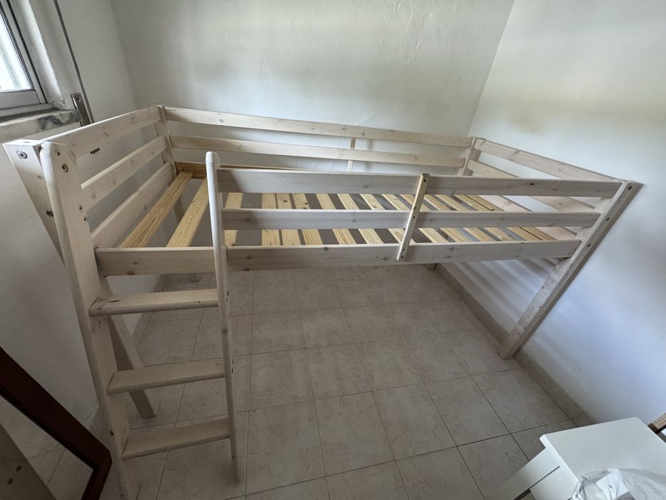 Cama de crianca com escada