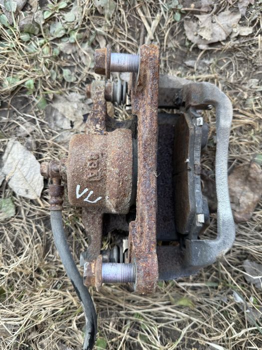 Супорт передній лівий/правий Mazda 6 GJ 2013-2017 рік