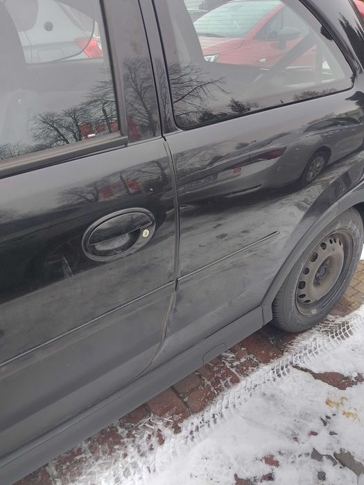 Corsa C 2005r 3000 zł.