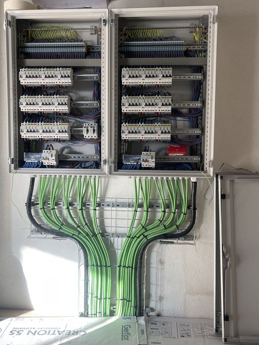 Eletricista serviço de manutenção
