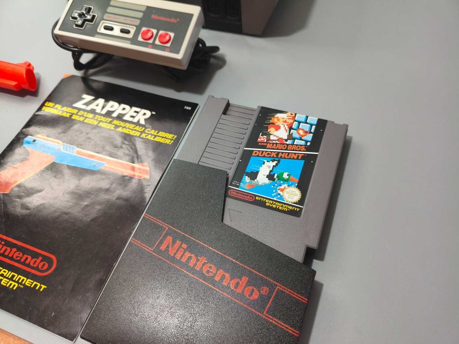 Nintendo (NES) + Zapper & Mario Duckhunt