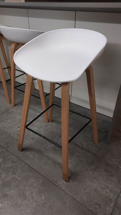 Banco alto em madeira faia 65cm