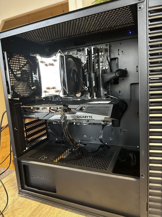 PC | i7-8700 / RX 6500 XT 4GB / 16GB RAM / SSD 1TB / Windows 11
