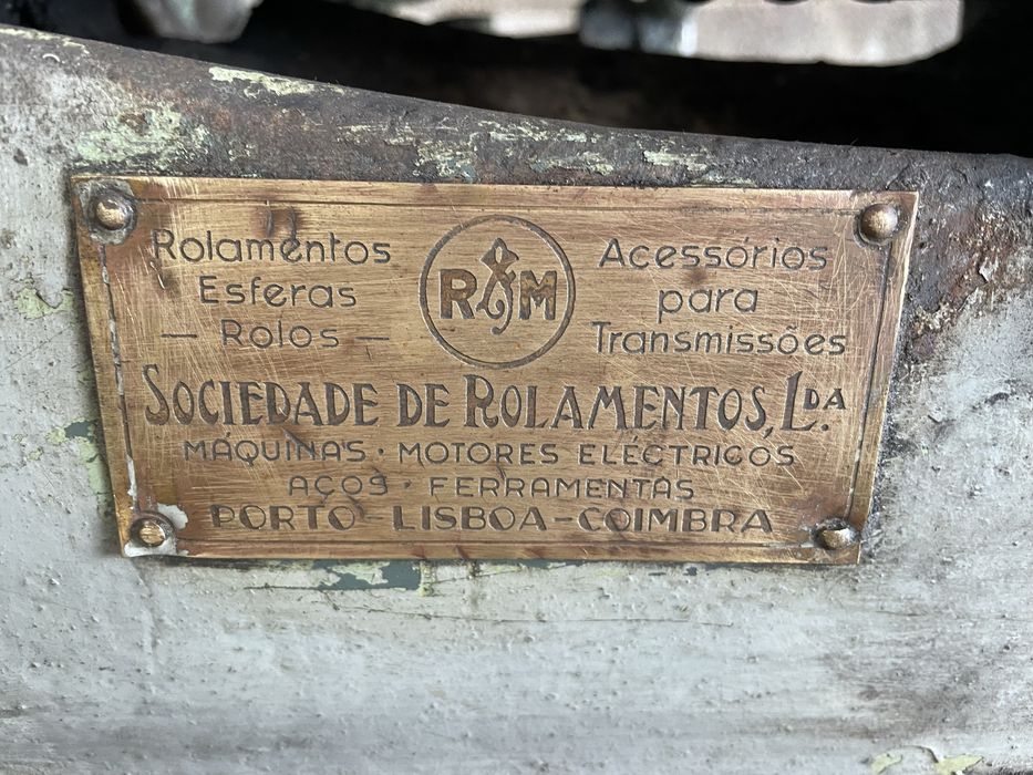 Torno usado funcional para desocupar