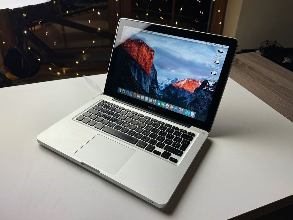 MacBook 13" 2008 A1278 laptop Apple