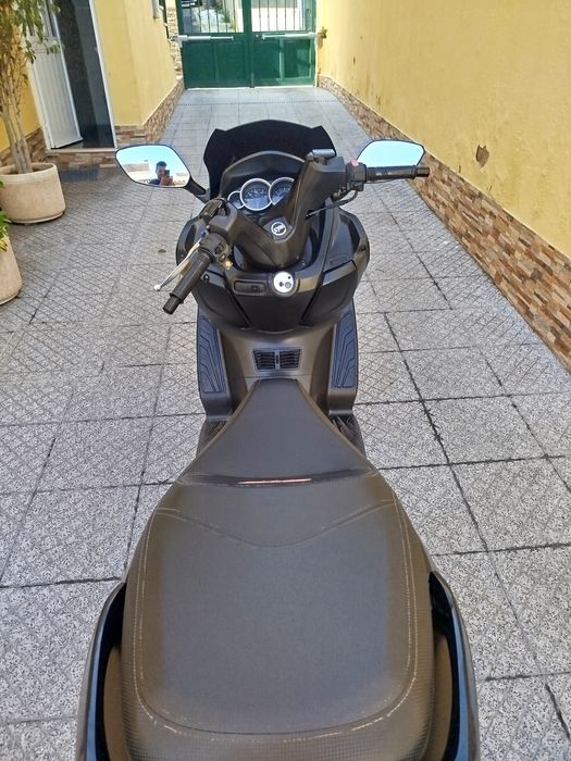 SYM GTS Sport 125
para 2 capacetes debaixo do banc