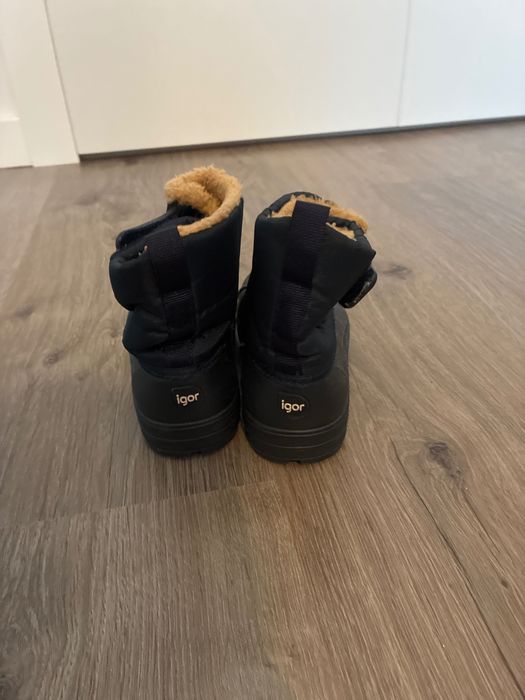 Botas de crianças da neve da Igor