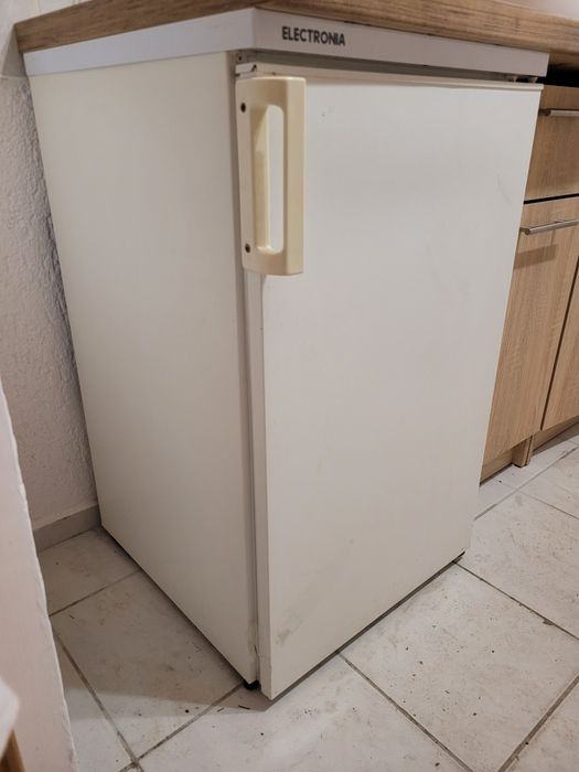 Sprzedam lodówkę podblatową