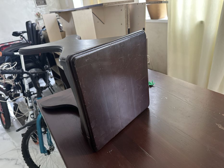 Стіл, табурети, комод стул