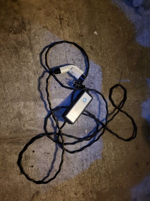 продам зарядку для ніссан ліф (оригінал) 5000грн