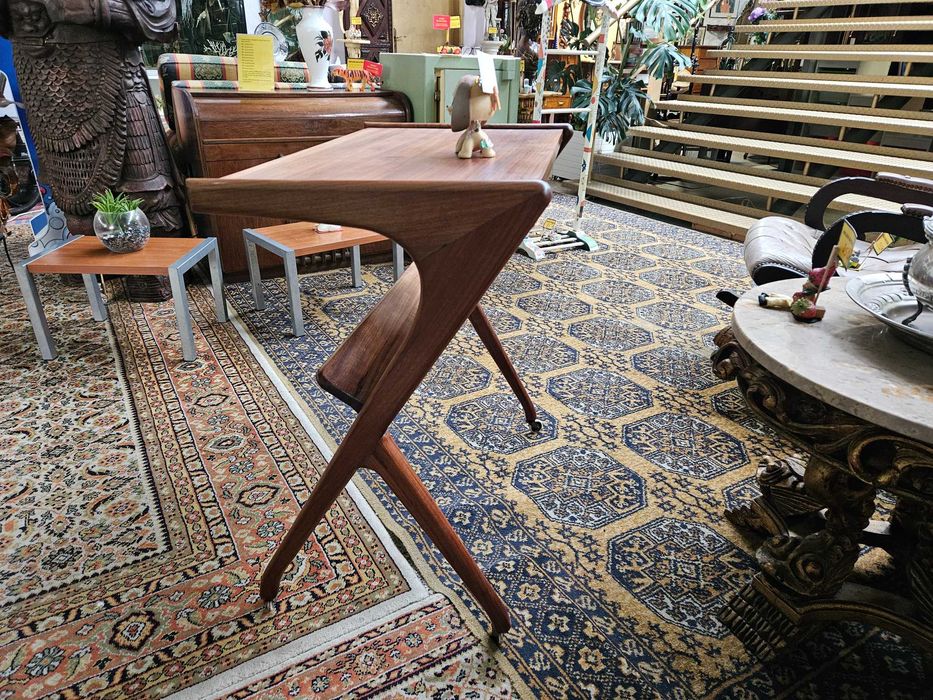 Lindíssima secretária secretária vintage - Restaurada