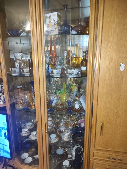 Фарфор, кобальт ,хрусталь.