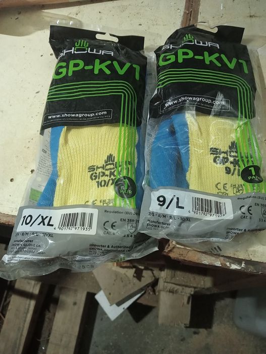 Luvas ante corte 9e10 tenho muitas cada uma 3€