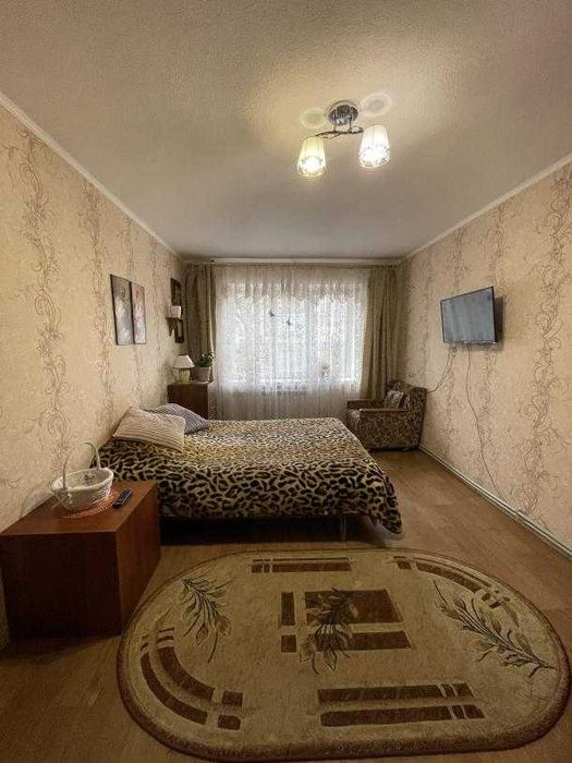 У Центрі селища Буди шикарна 3 кімн. квартира з капітальним ремонтом.