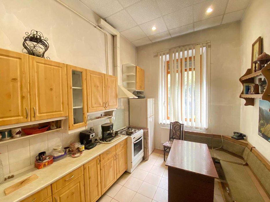 Здається в оренду офісне приміщення в центрі міста з окремим входом