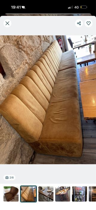 Mesa cadeira e sofas
