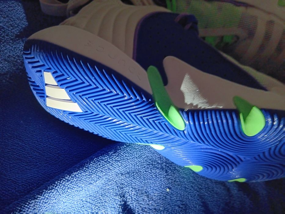 Ténis de basquete adidas ( trae unlimited)