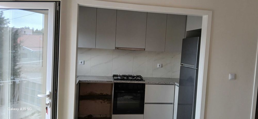 Alugo o primeiro andar de casa com 3 quartos na Junqueira Vila do Conde