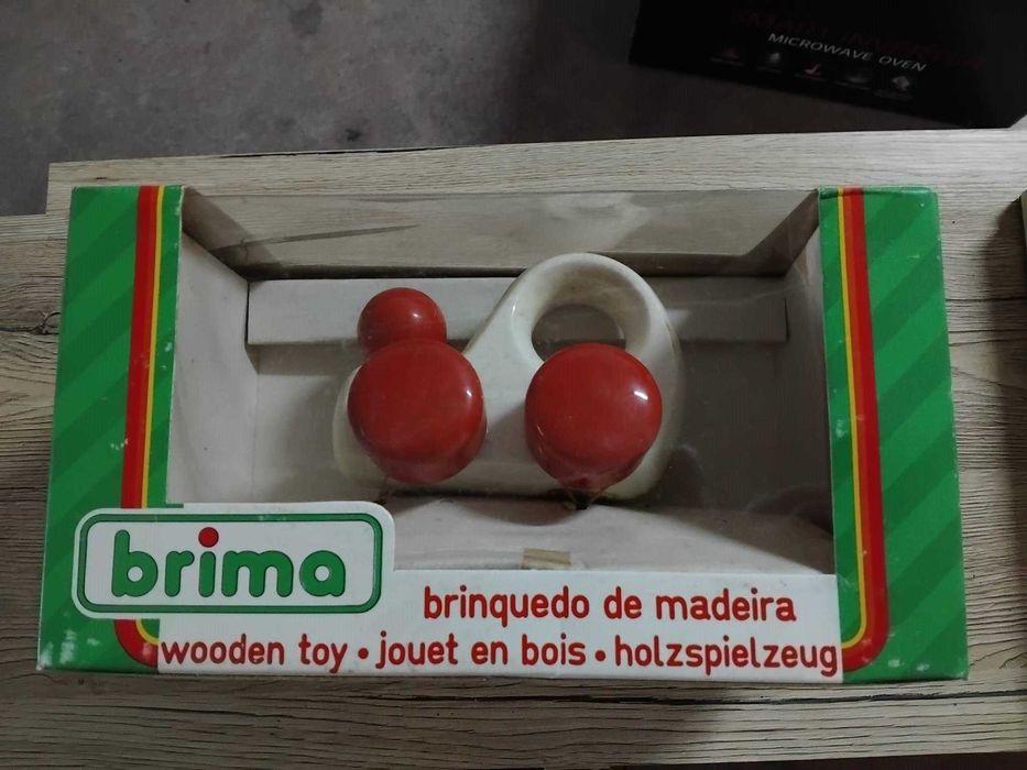 Brinquedos em madeira lacada para coleção novos da marca brima