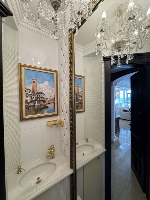 Без комісії Космополітан Сosmopolitan Дегтярівська 25А стильна класика