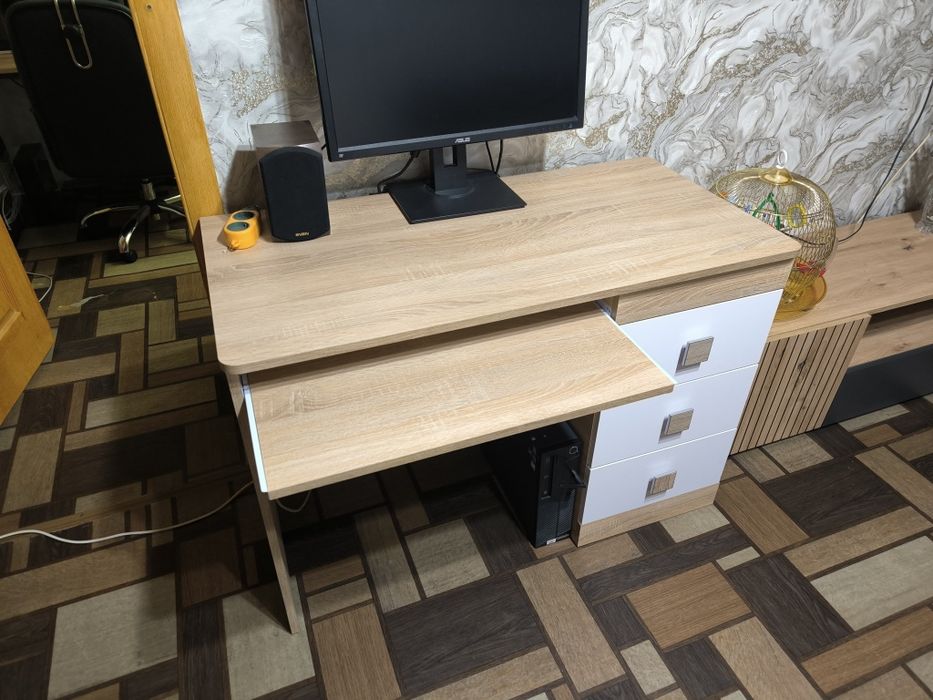 Продам письмовий стіл