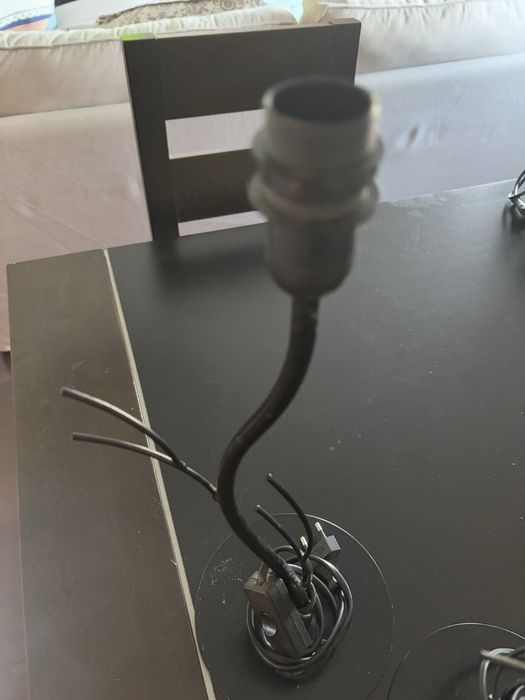 2 candeeiros de ferro pretos trabalhados