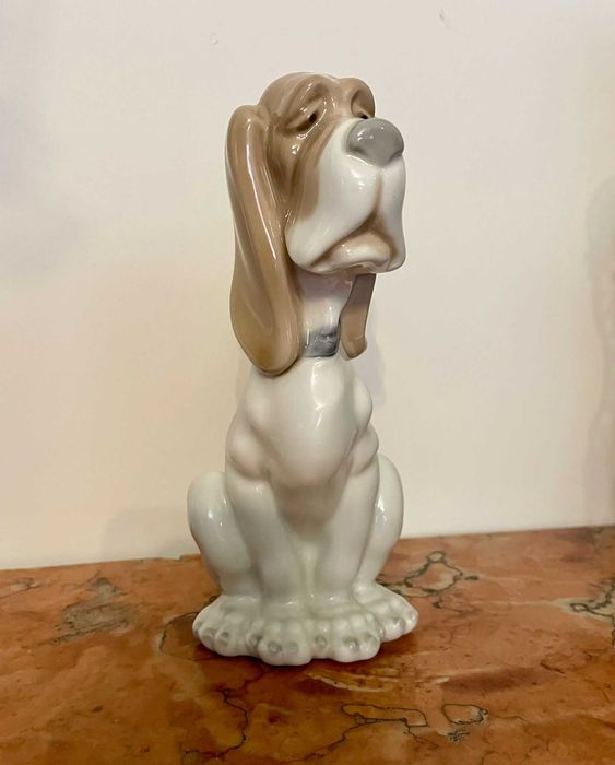 Cães de loiça, antigos, em cerâmica, porcelana e outros