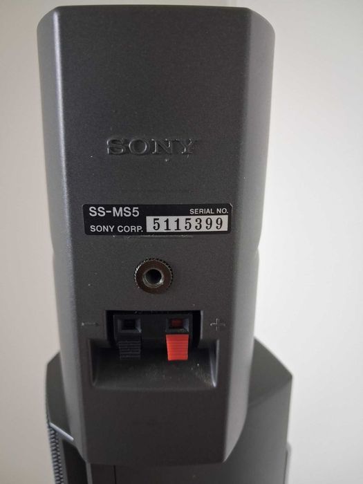 2 Colunas Sony SS-MS5, com suportes verticais.