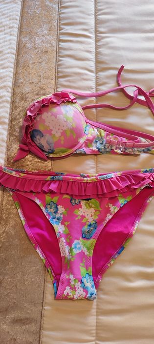 Biquinis para Senhora. Com cores de verão e praia!
Tamanho L e XL. Tod