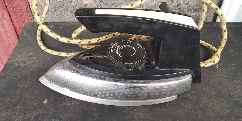 Різні праски часів СРСР