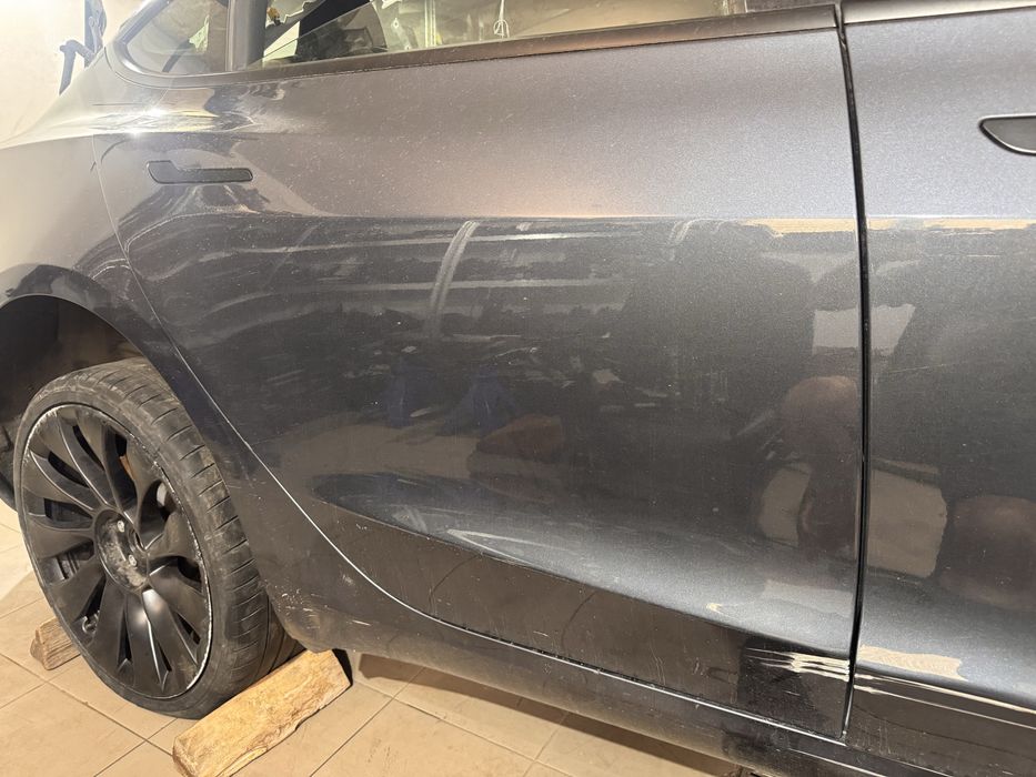 Двері tesla Model 3 PMNG сірі