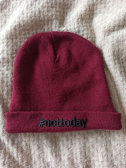 Czapka damska wiśniowa