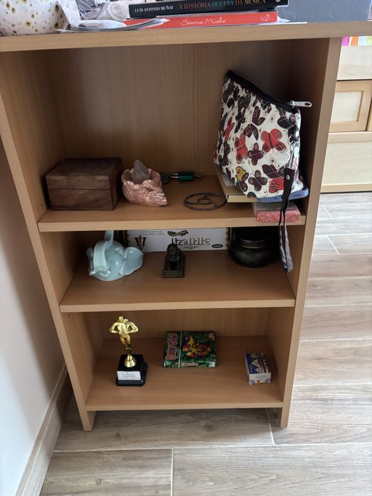 Secretaria com uma gaveta