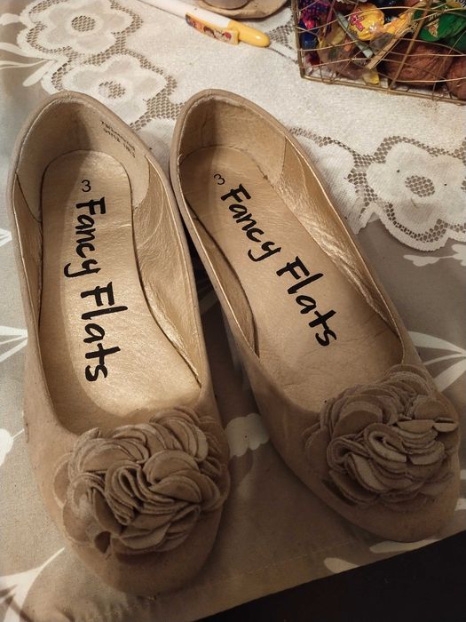 Urocze beżowe balerinki r.35