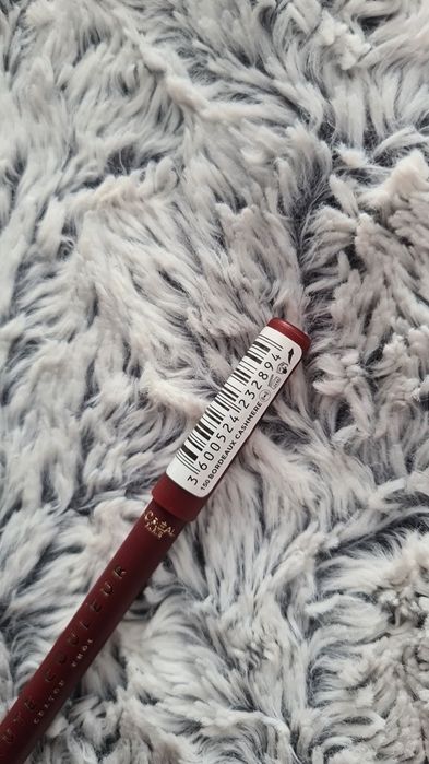 Loreal kredka do oczu nr 150 Bordeaux Cashmere. Loreal Haute Couleur.
