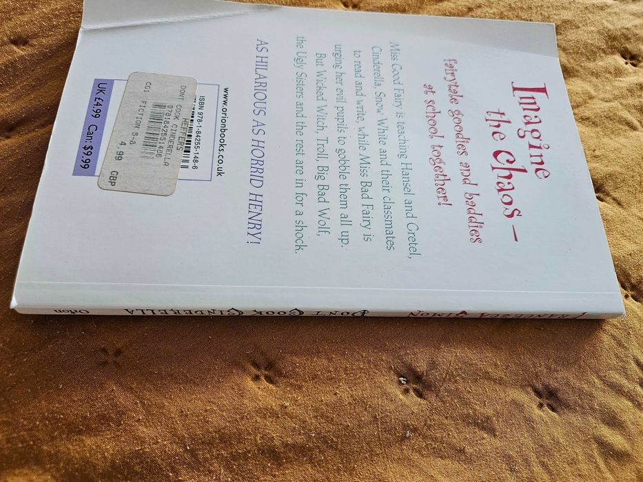 Livro em Inglês: Don't cook Cinderella, Francesca Simon