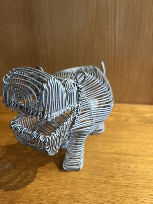 Escultura hipopotamo em arame