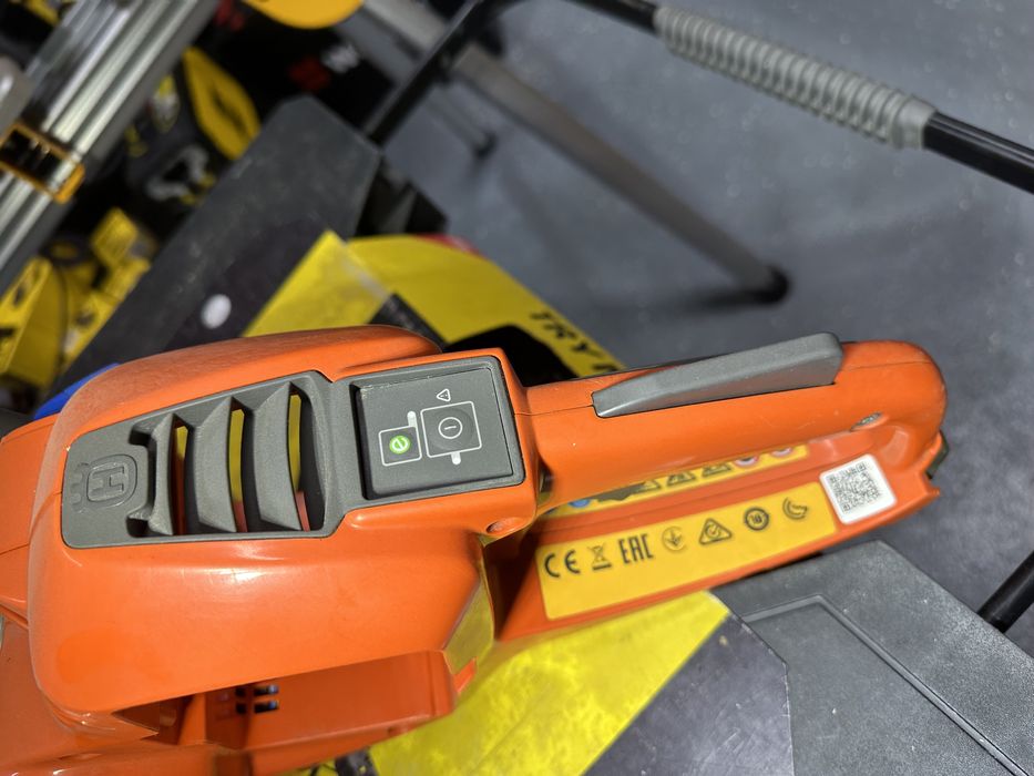 Акумуляторний різак Husqvarna K535i швонарезчик Аккумуляторный резчик