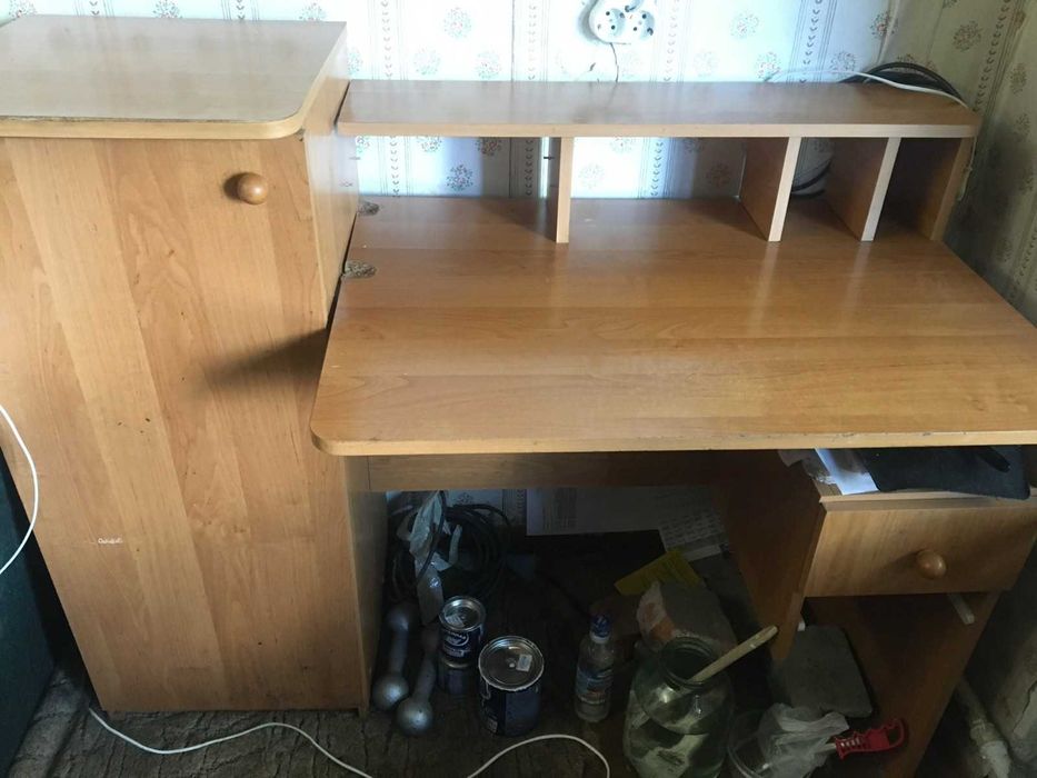 Продам стол компьютерный в хорошем состоянии