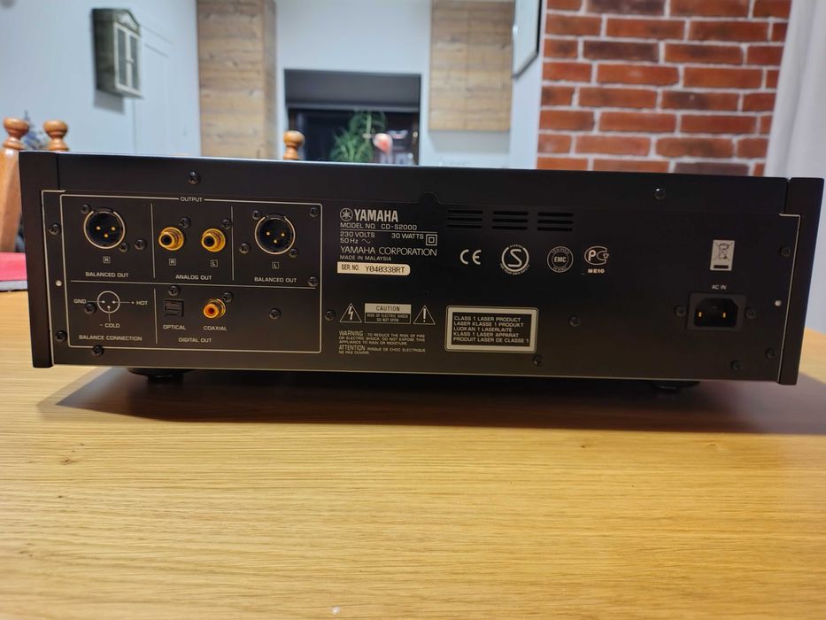 Yamaha CD-S2000 SACD/CD – hi-end, pilot w zestawie, stan bardzo dobry