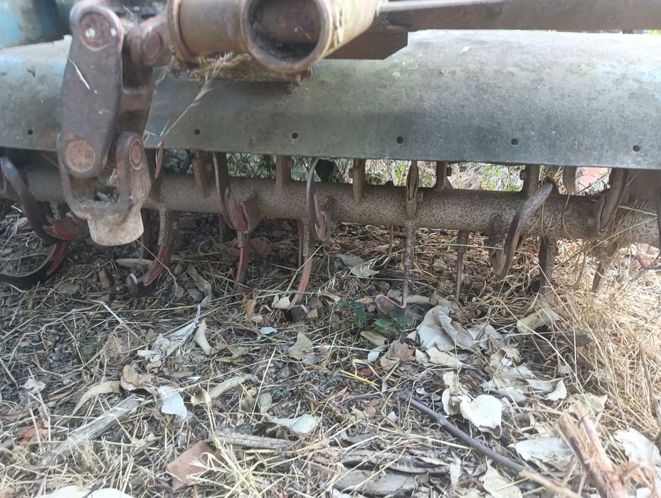 Charrua e arrancador de batatas e frese