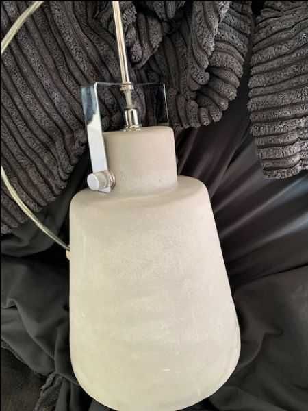 industrialna mega lampa odlewany beton loft  glamur