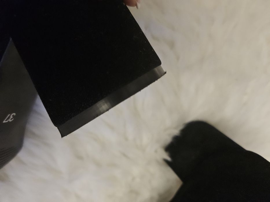 Szpilki czarne na grubym obcasie r.37 z srebrnym łancuszkiem