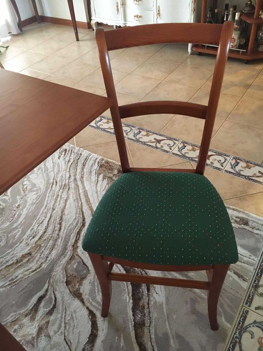 Conjunto de mesa e 4 cadeiras